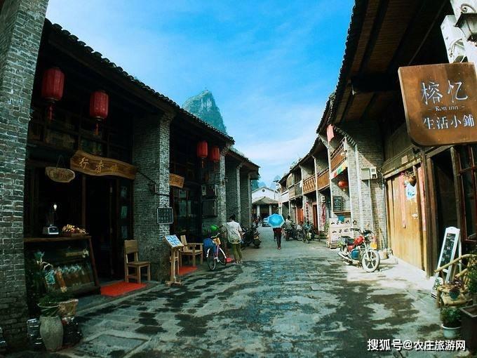无限翻滚小球